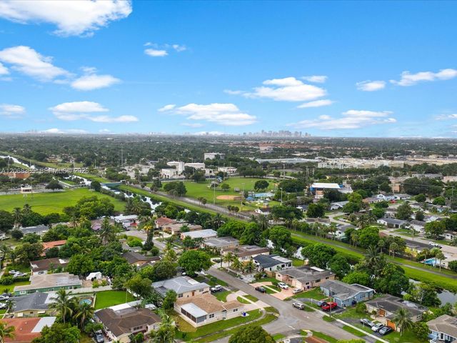 4545 NW 39th Street, Lauderdale Lakes, FL 33319
