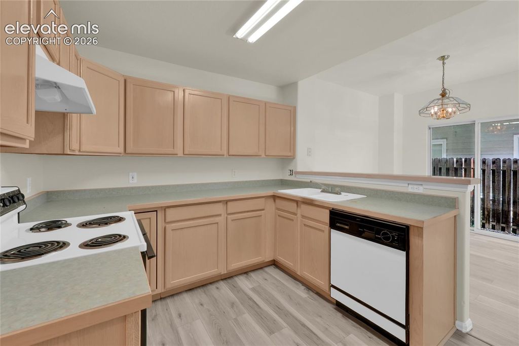1049 Samuel Point, Colorado Springs, CO 80906 — photo 3