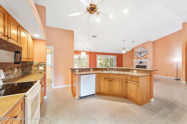 133 N McGowan Avenue, Crystal River, FL 34429