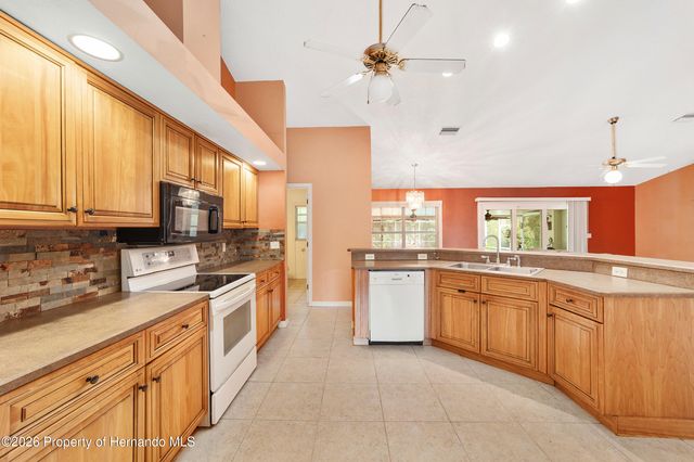 133 N McGowan Avenue, Crystal River, FL 34429