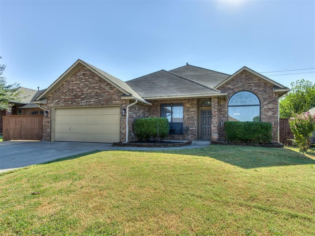 920 Elm Creek Drive, Moore, OK 73160