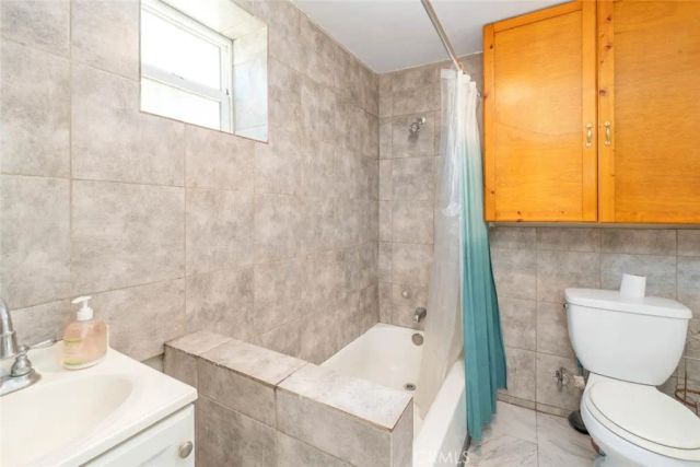 618 Woodrow Avenue, Bakersfield, CA 93308