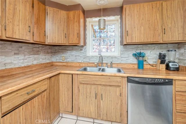 618 Woodrow Avenue, Bakersfield, CA 93308