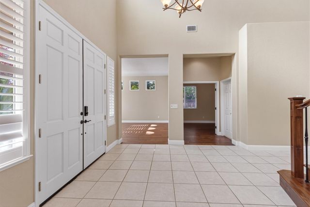425 Crescent Dr, Roseville, CA 95678