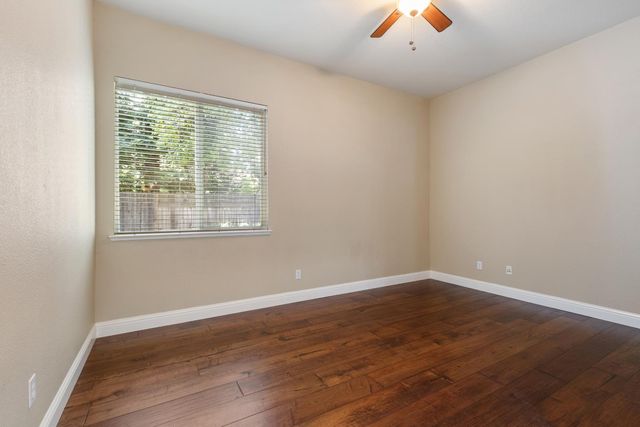 425 Crescent Dr, Roseville, CA 95678