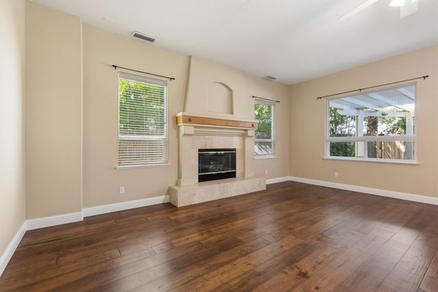 425 Crescent Dr, Roseville, CA 95678