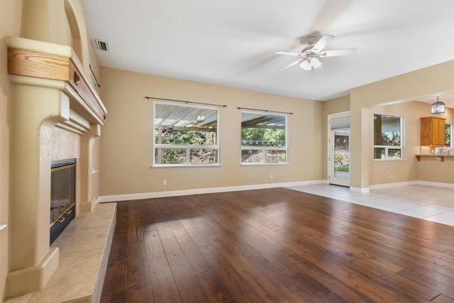 425 Crescent Dr, Roseville, CA 95678