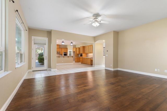 425 Crescent Dr, Roseville, CA 95678