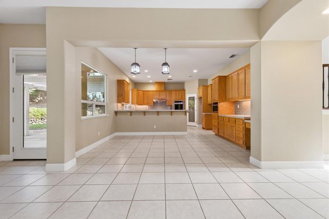 425 Crescent Dr, Roseville, CA 95678