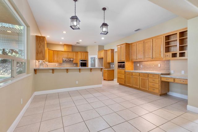 425 Crescent Dr, Roseville, CA 95678