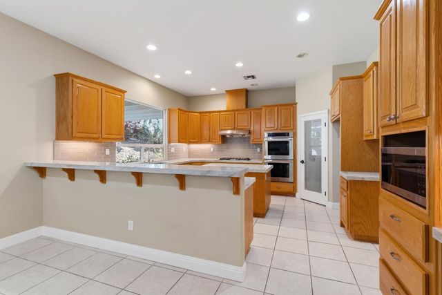 425 Crescent Dr, Roseville, CA 95678