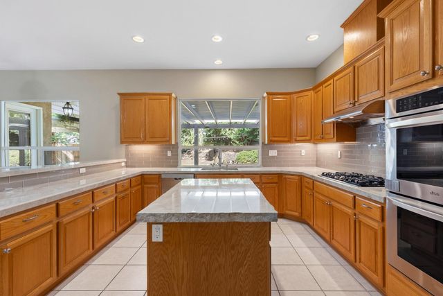 425 Crescent Dr, Roseville, CA 95678