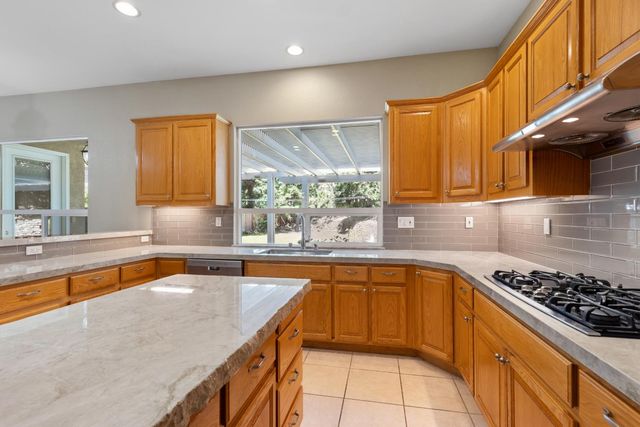425 Crescent Dr, Roseville, CA 95678
