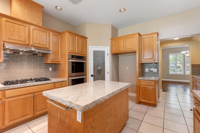 425 Crescent Dr, Roseville, CA 95678