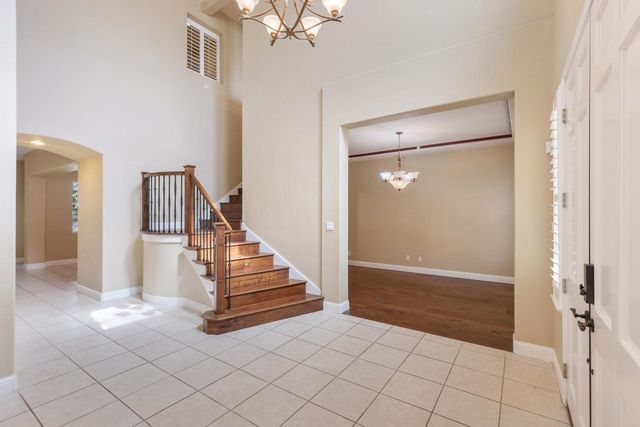 425 Crescent Dr, Roseville, CA 95678