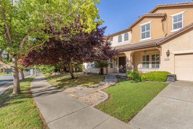 425 Crescent Dr, Roseville, CA 95678