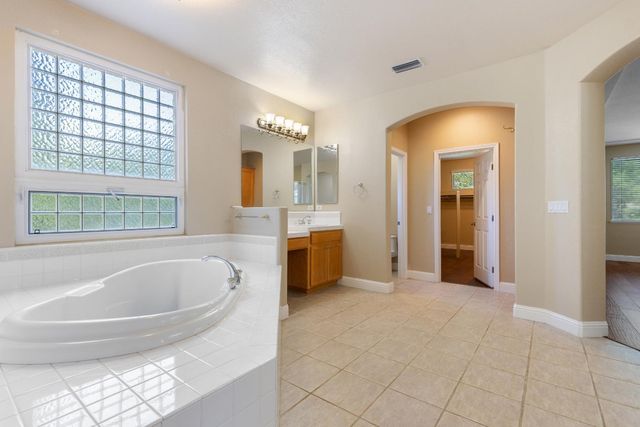 425 Crescent Dr, Roseville, CA 95678