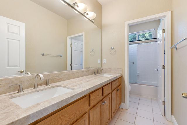 425 Crescent Dr, Roseville, CA 95678