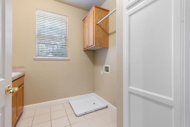 425 Crescent Dr, Roseville, CA 95678