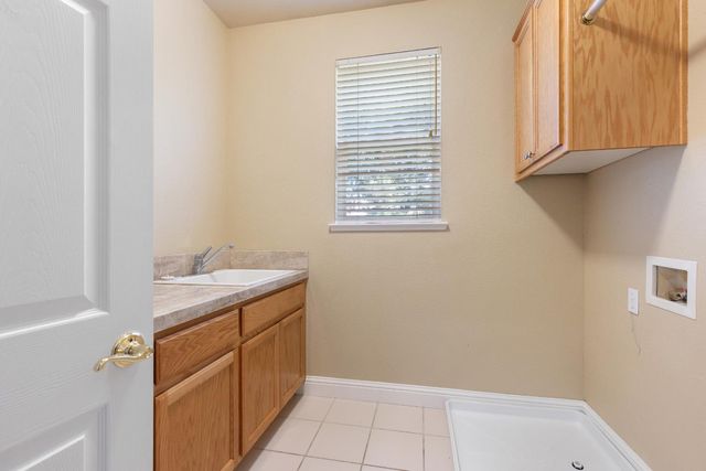 425 Crescent Dr, Roseville, CA 95678