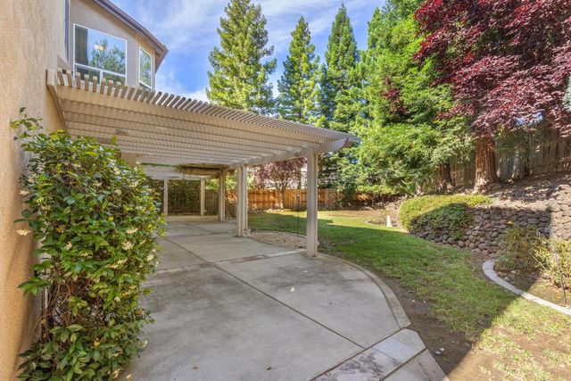 425 Crescent Dr, Roseville, CA 95678