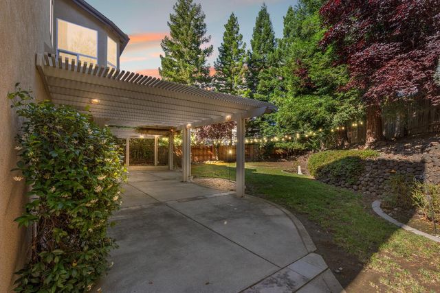 425 Crescent Dr, Roseville, CA 95678