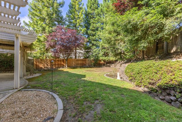 425 Crescent Dr, Roseville, CA 95678