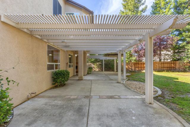 425 Crescent Dr, Roseville, CA 95678
