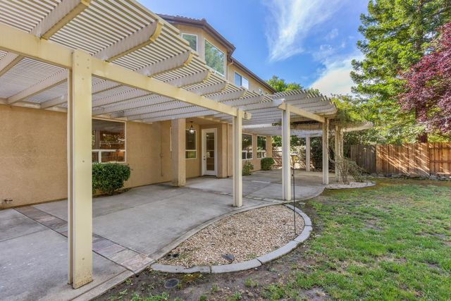 425 Crescent Dr, Roseville, CA 95678