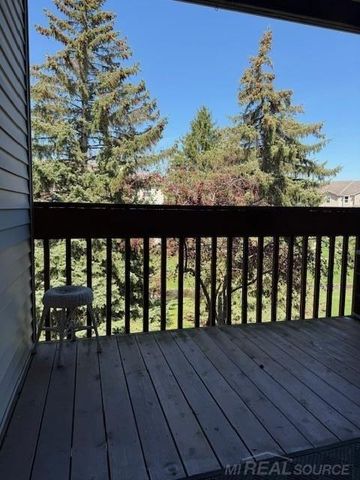 4984 Oak Hill Drive, Waterford, MI 48329