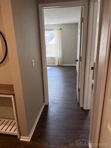 4984 Oak Hill Drive, Waterford, MI 48329