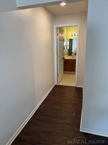 4984 Oak Hill Drive, Waterford, MI 48329