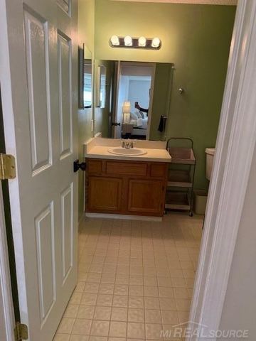 4984 Oak Hill Drive, Waterford, MI 48329