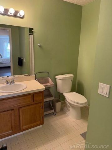 4984 Oak Hill Drive, Waterford, MI 48329
