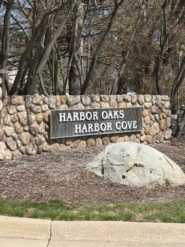4984 Oak Hill Drive, Waterford, MI 48329