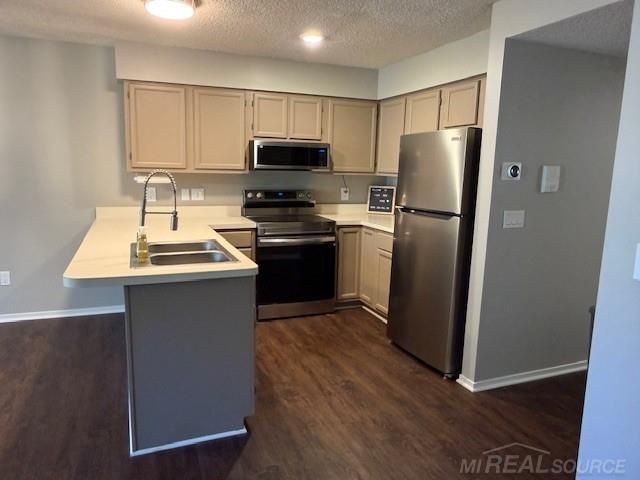 4984 Oak Hill Drive, Waterford, MI 48329