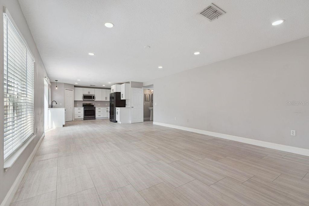 Image 11 of property listing at 2735 HOWLAND BOULEVARD, Deltona, FL 32725