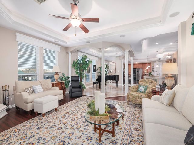 1 S Pintail Street, La Marque, TX 77568