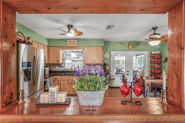 9830 W Pomegranate Street, Crystal River, FL 34428