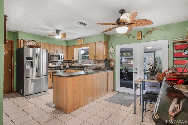 9830 W Pomegranate Street, Crystal River, FL 34428