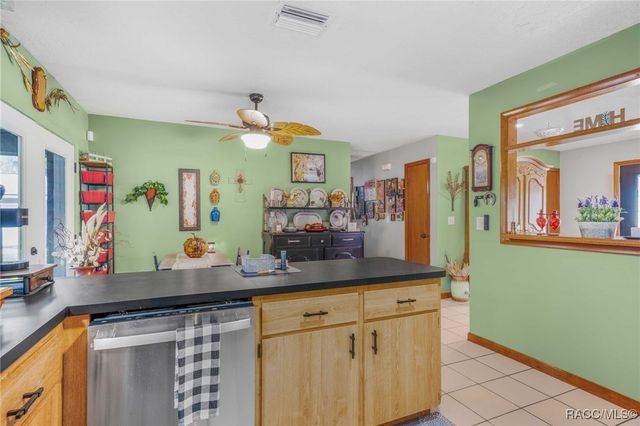 9830 W Pomegranate Street, Crystal River, FL 34428