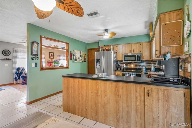 9830 W Pomegranate Street, Crystal River, FL 34428