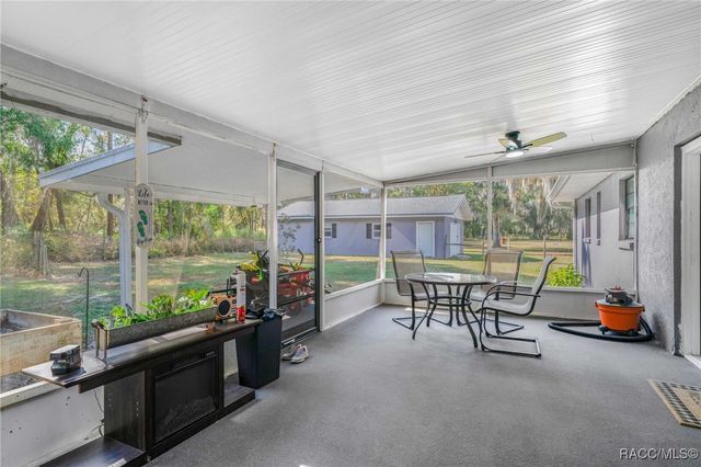 9830 W Pomegranate Street, Crystal River, FL 34428