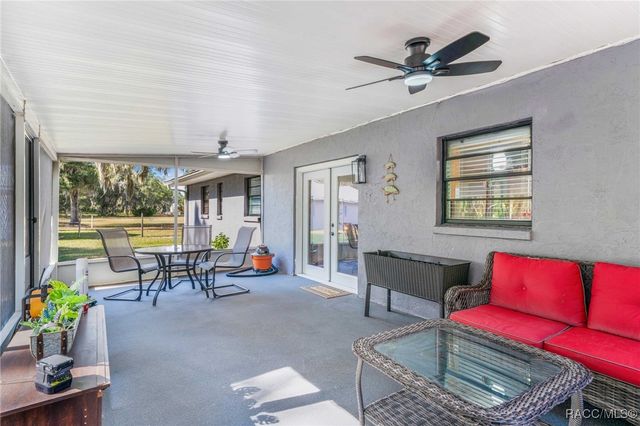 9830 W Pomegranate Street, Crystal River, FL 34428