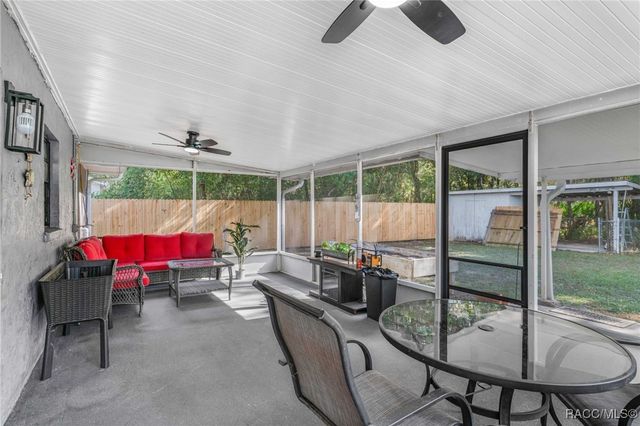 9830 W Pomegranate Street, Crystal River, FL 34428