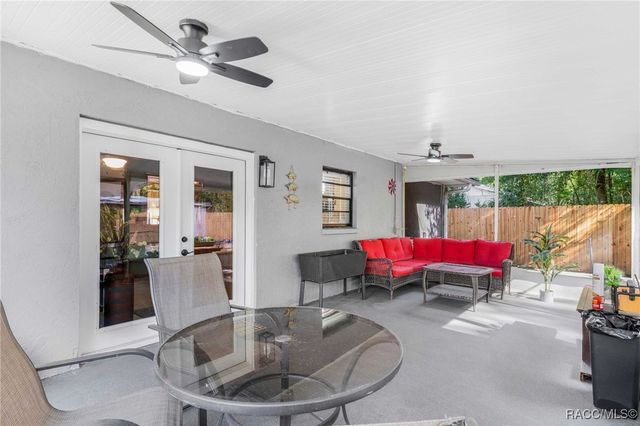 9830 W Pomegranate Street, Crystal River, FL 34428