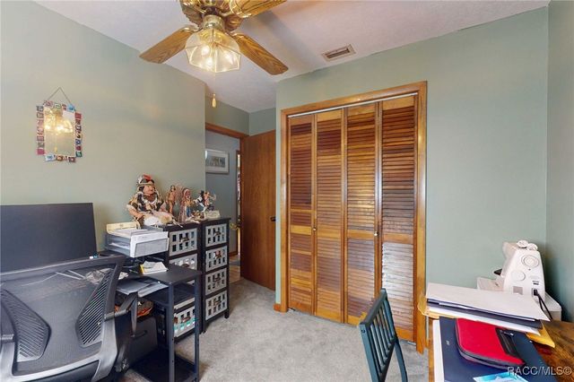 9830 W Pomegranate Street, Crystal River, FL 34428