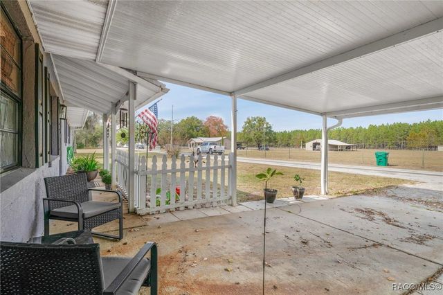 9830 W Pomegranate Street, Crystal River, FL 34428