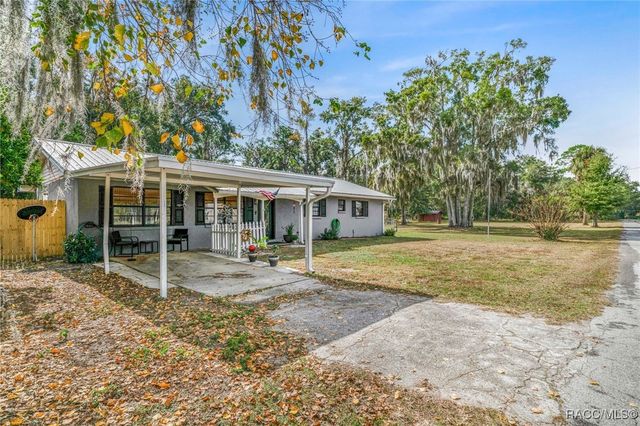 9830 W Pomegranate Street, Crystal River, FL 34428