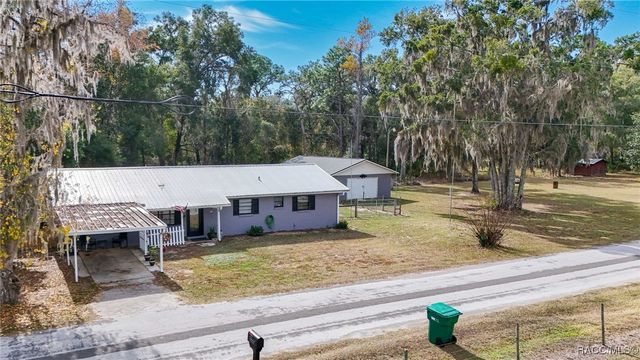 9830 W Pomegranate Street, Crystal River, FL 34428